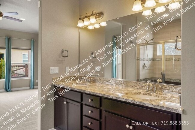 Building Photo - 7215 Rim Bluff Ln