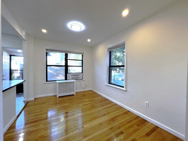 Building Photo - 67-135-135 Dartmouth St