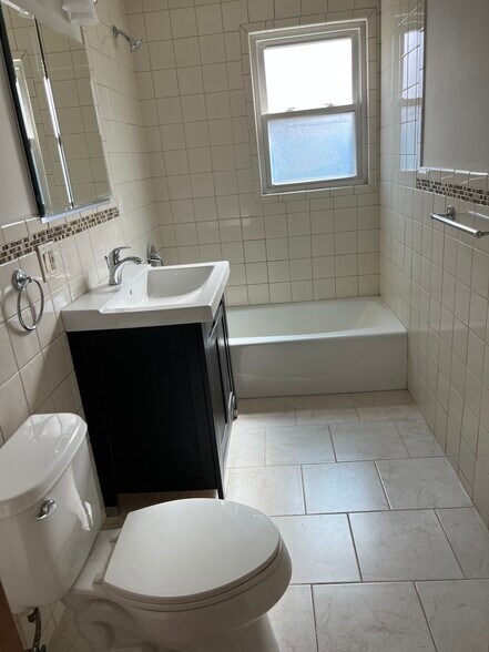 Building Photo - 139 Grove St