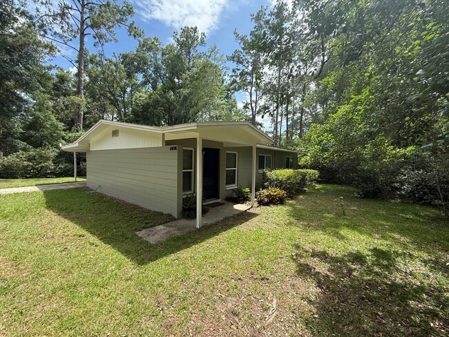 Building Photo - 3/2 in Fernwood Manor-FULLY FURNISHED