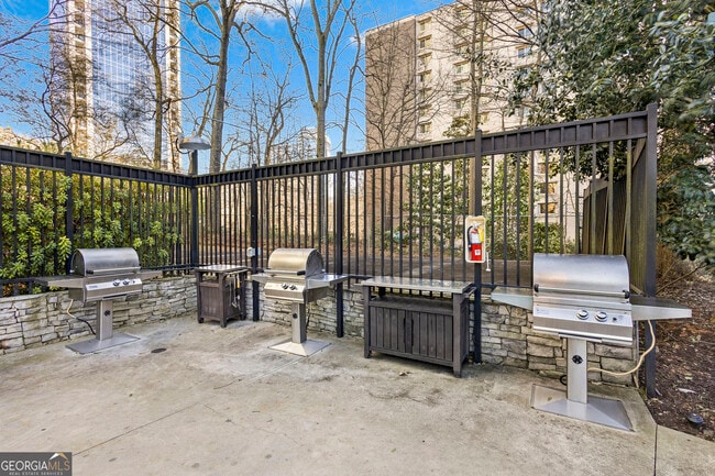 Building Photo - 2870 Pharr Ct S Northwest