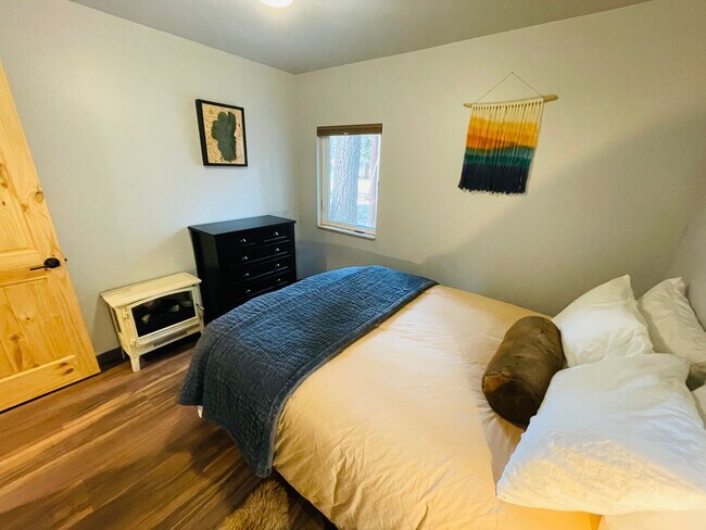 Building Photo - Fully Furnished 1 bed 1 bath unit availabl...