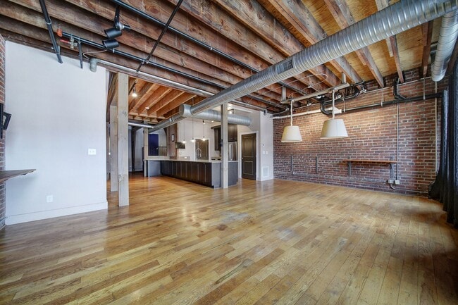 Building Photo - Uptown Gastonia Loft