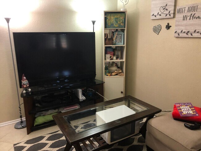 Building Photo - College Station - 1 bedroom /1 bath condo in Northgate area!! - Walking or biking distance to TEX...