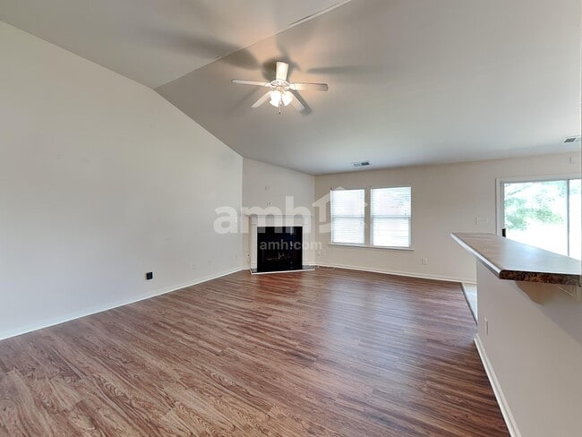 Building Photo - 975 Donington Cir