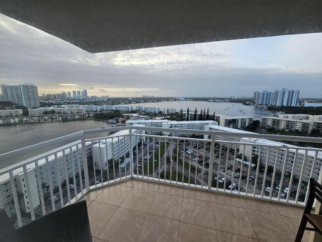 Building Photo - 18021 Biscayne Blvd