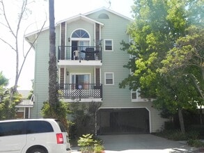 Building Photo - TRAFFICE CIRCLE- EASTSIDE LONG BEACH CONDO...