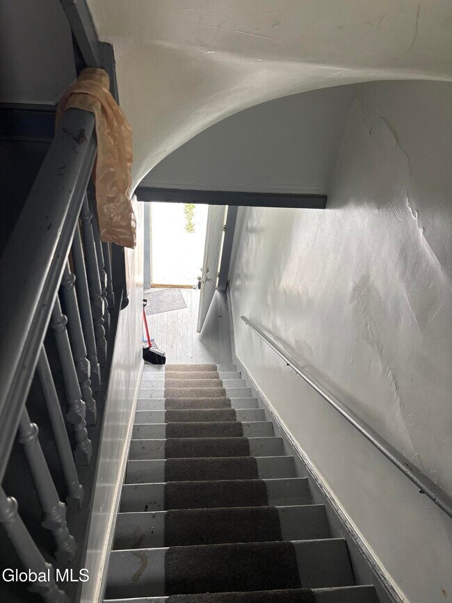 Building Photo - 1633 Carrie St