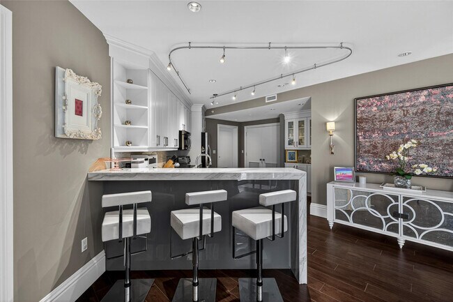 Building Photo - 455 E Palmetto Park Rd