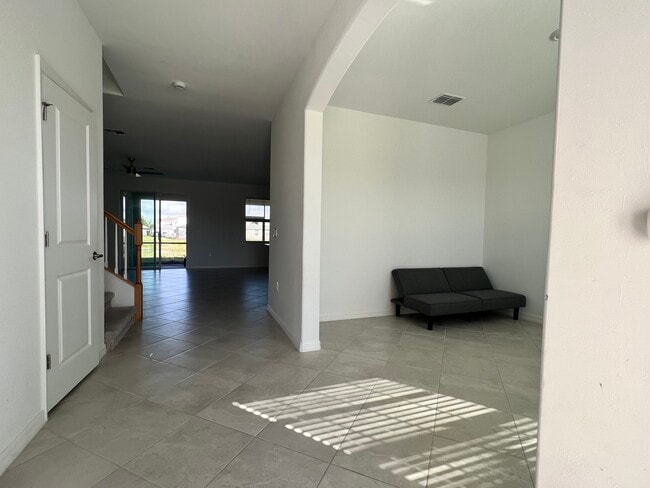 Building Photo - 2585 Kona Wy