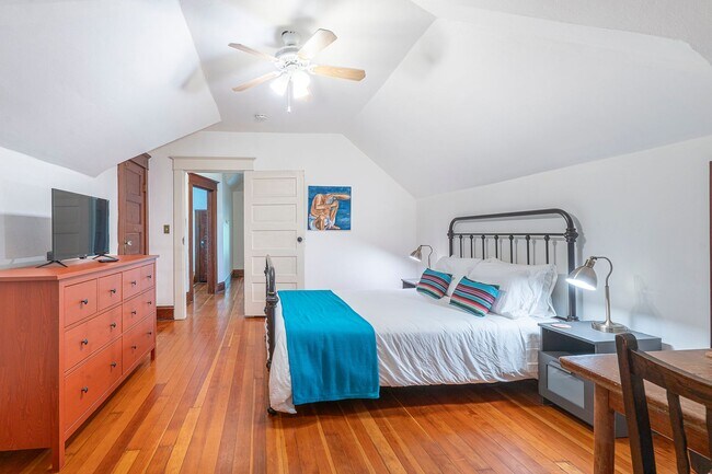 Building Photo - Charming Sabin Craftsman with Fenced Yard, Deck, and More!