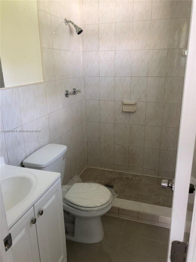 Building Photo - 4120 SW 25th St