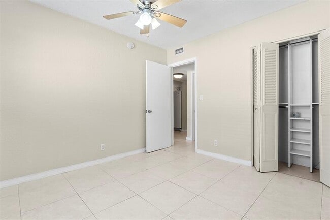 Building Photo - 751 Pine Dr