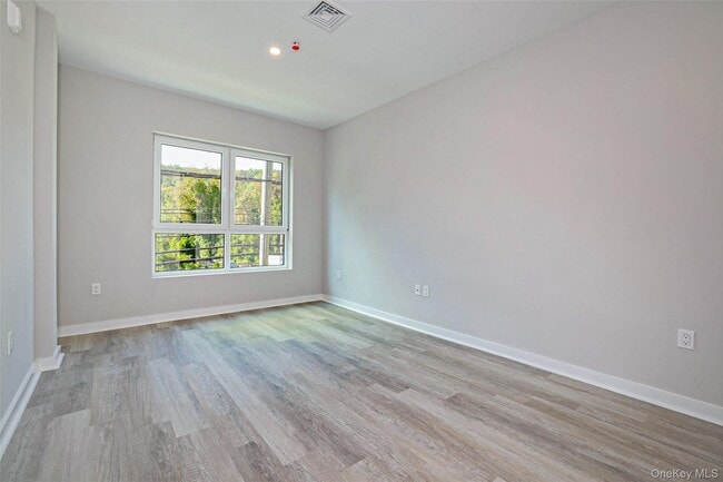 Building Photo - 500 Commerce St