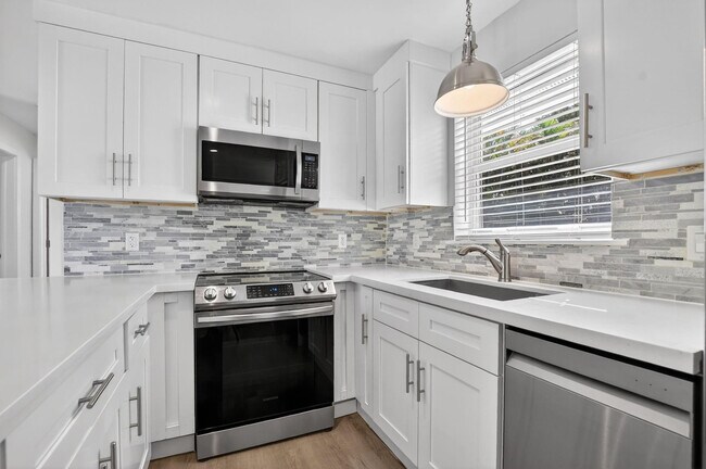 Building Photo - 954 SE 7th St