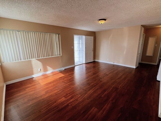 Building Photo - 4747-4747 W 160th St