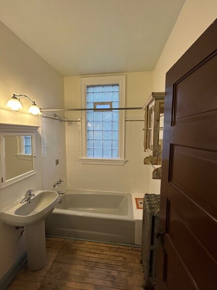 Building Photo - 2379 S Howell Ave