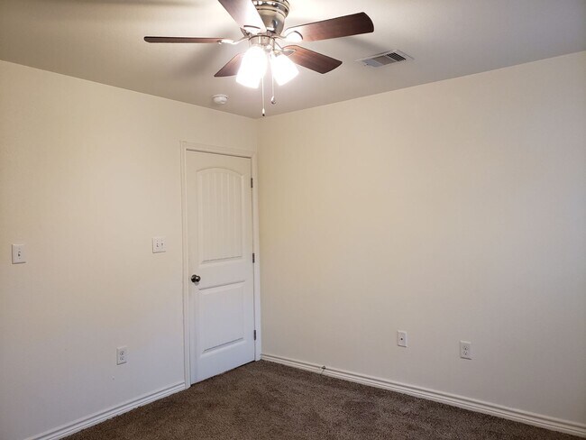 Building Photo - Beautiful NISD Home