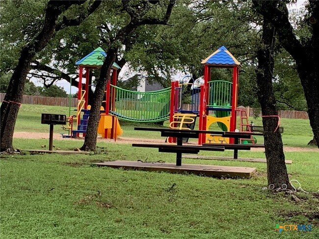 Building Photo - 515 Salt Lick Dr