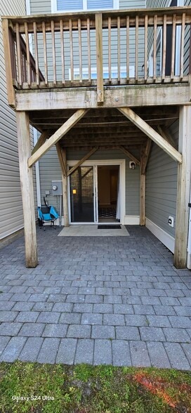 Building Photo - 14423 Hamletville St