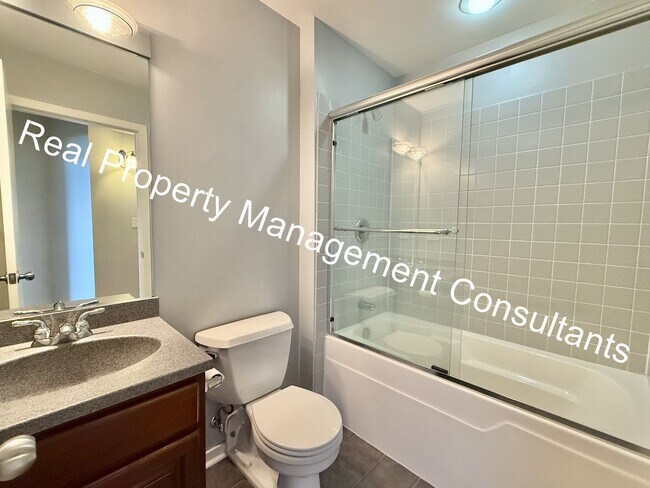 Building Photo - $600 Free Rent on 2Bed, 2 Bath at Western Auto