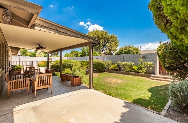 Building Photo - 2113 E Pebble Beach Dr