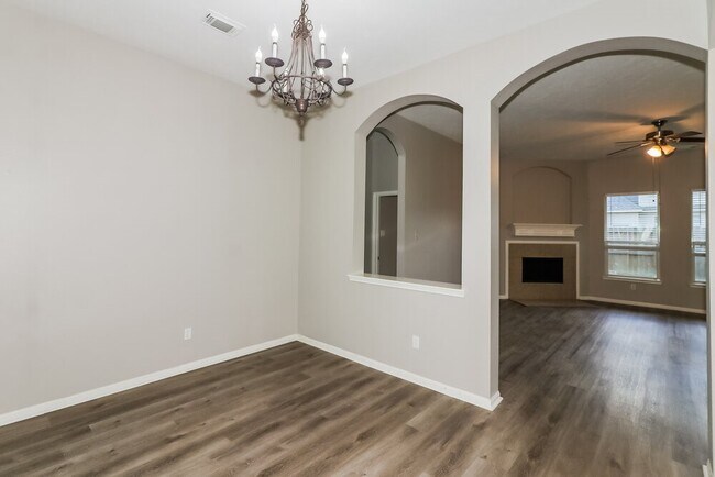 Building Photo - 3951 Eastland Lake Dr