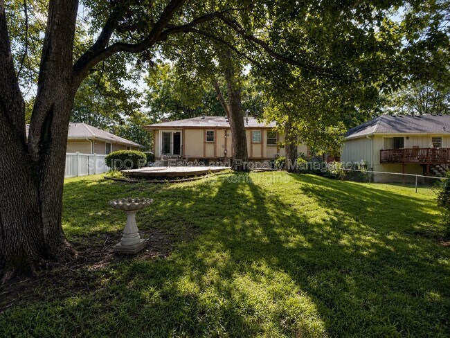 Building Photo - 8806 Crescent Ave