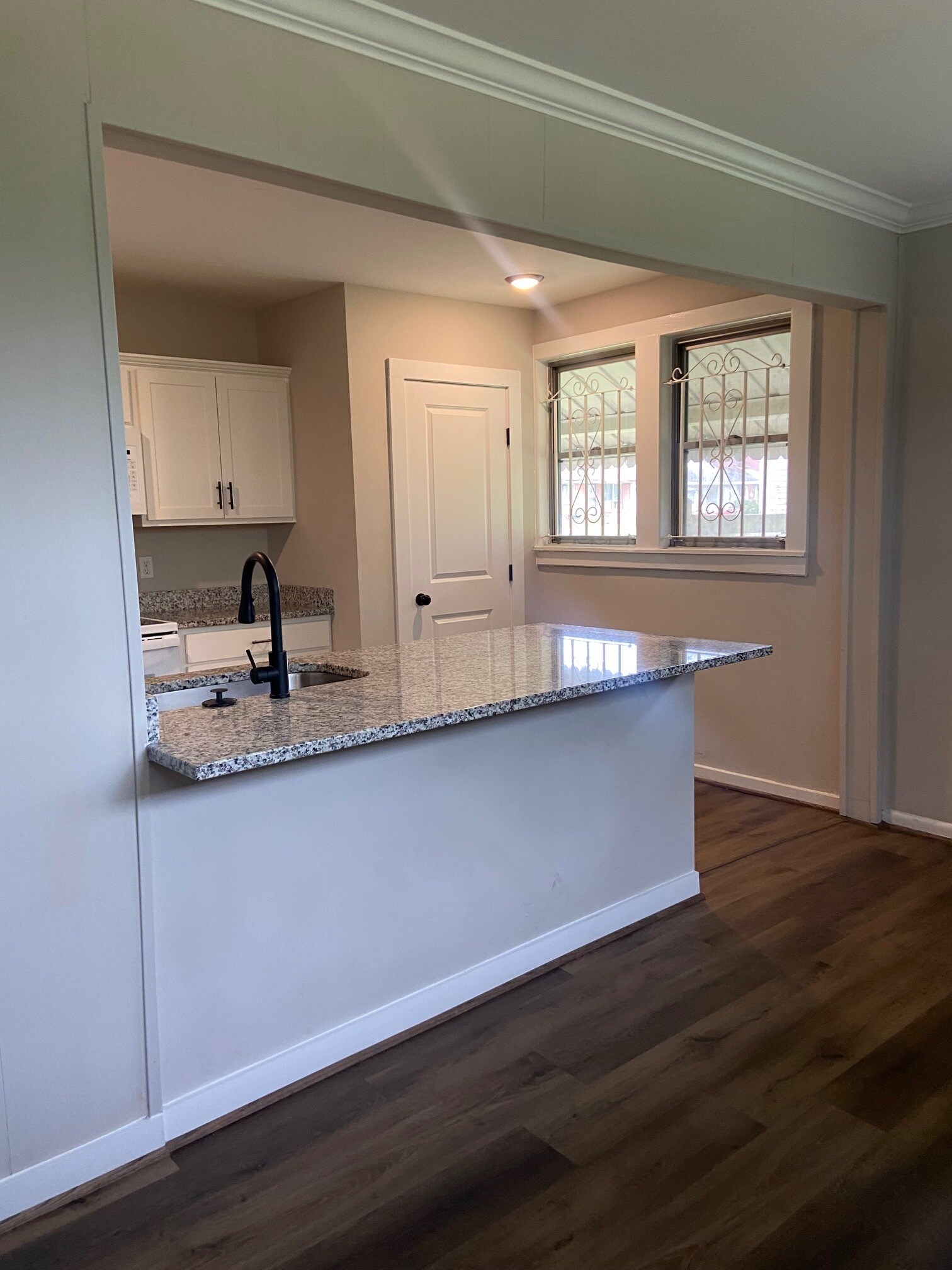 Building Photo - 56 18th Ave S