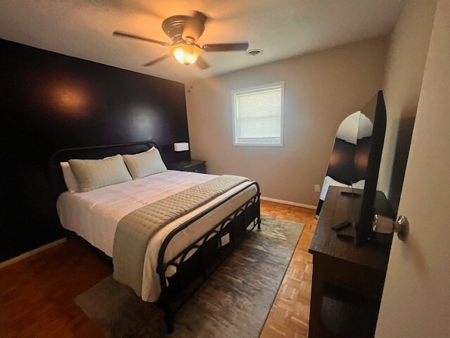 Building Photo - 833 W Maple St