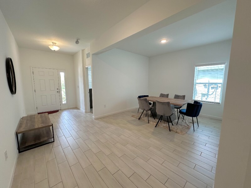 Building Photo - 3501 Yarian Dr