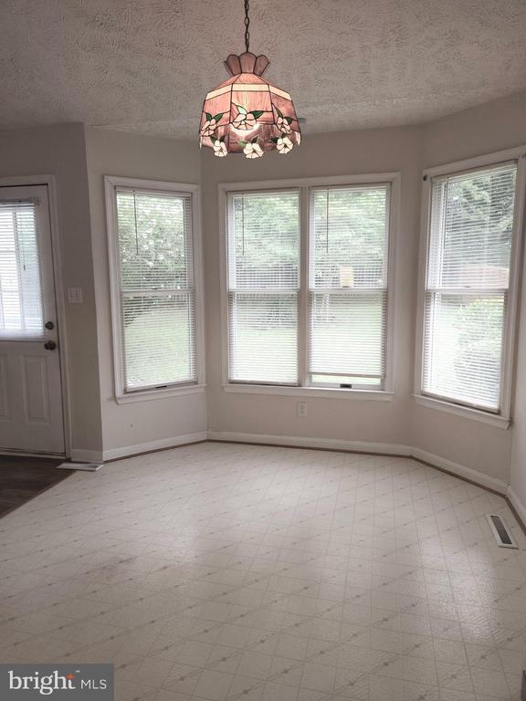 Building Photo - 22226 Valleyview Dr