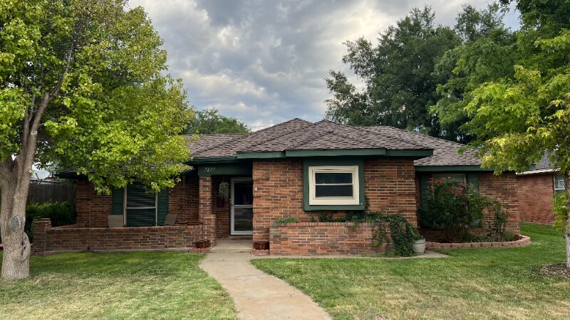 Primary Photo - 7232 Bayswater Rd