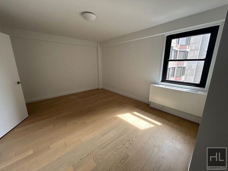 Building Photo - East 39th Street