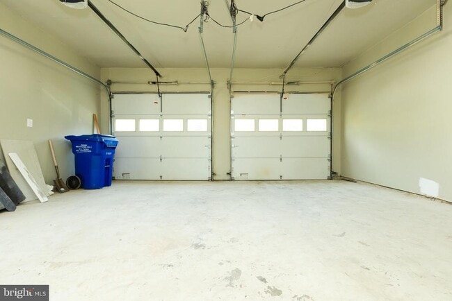 Building Photo - 9004 Roundleaf Way