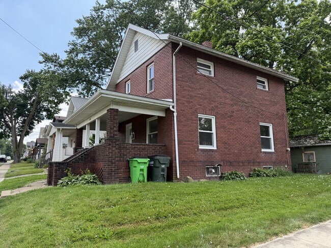 Building Photo - 521 Garfield St