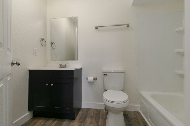 Building Photo - 1 Bedroom | 1 Bathroom | Apartment | Located In the Heart of Downtown and Near Campus's