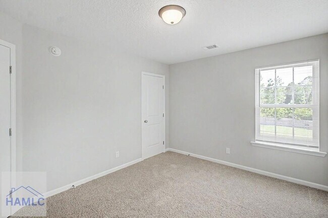 Building Photo - 18 Sunflower Cir NE