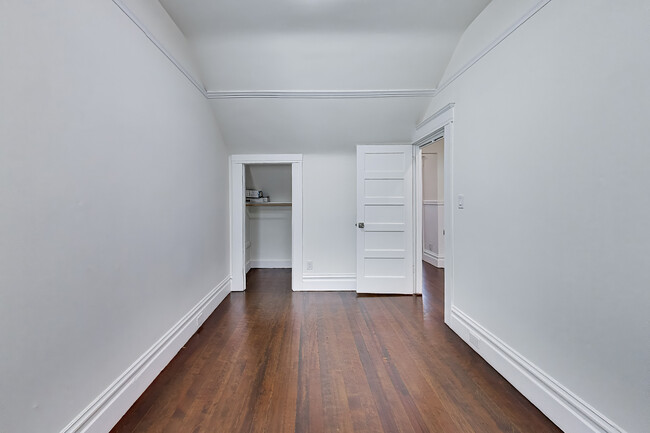 Building Photo - 554a Natoma St