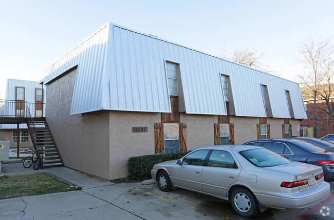 Building Photo - The Polo Club