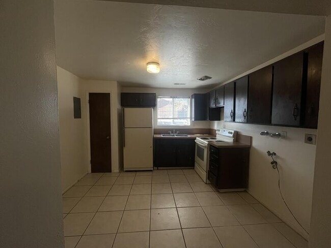 Building Photo - 1540 S 400 E