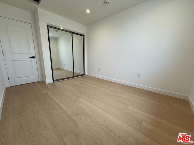 Building Photo - 5759 Lemp Ave