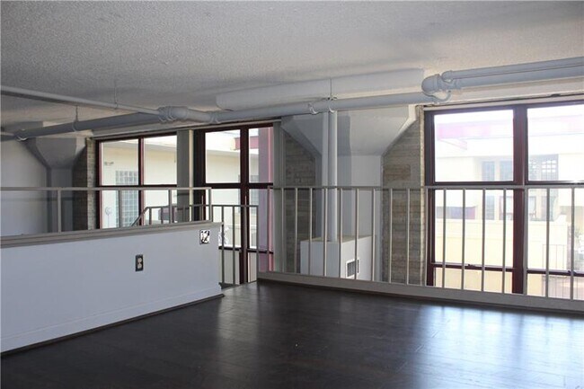 Building Photo - 5850 Centre Ave