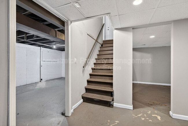 Building Photo - 2385 Greenbriar Dr