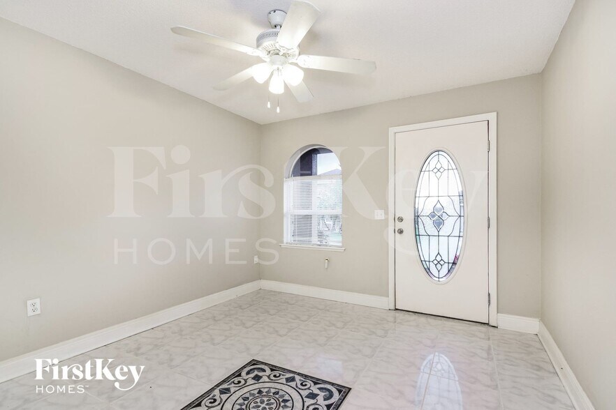 Building Photo - 3808 McKinley Dr