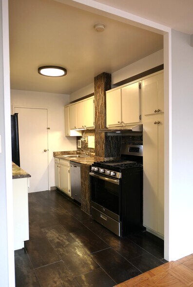 Building Photo - 6631 Wakefield Dr