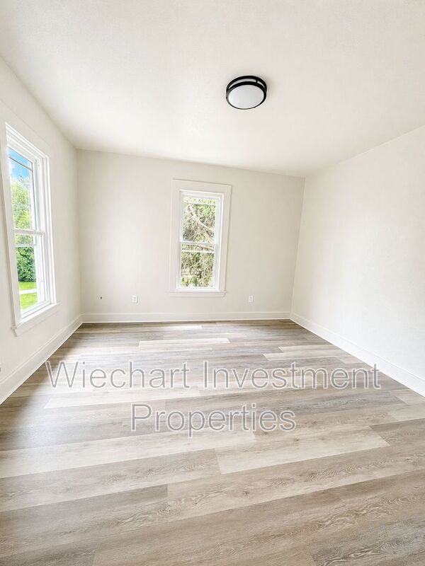 Building Photo - 514 N Shore Dr