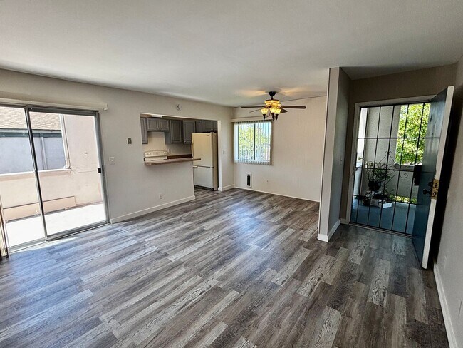 Building Photo - 1 Bed/1 Bath Condo With Bonus Room