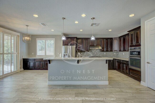 Building Photo - Offering a 6 Month Lease | 4 Bedroom 3 Bathroom Plumas Lake Beauty!