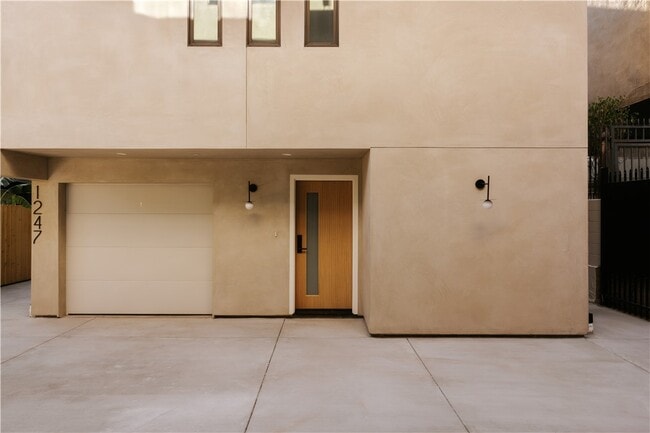 Building Photo - 1247 Seward St